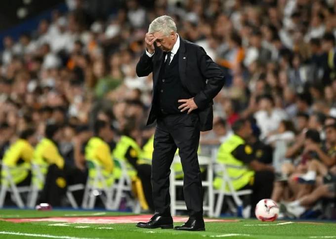 HLV Ancelotti luôn phải đau đầu vì hàng thủ thiếu người của Real