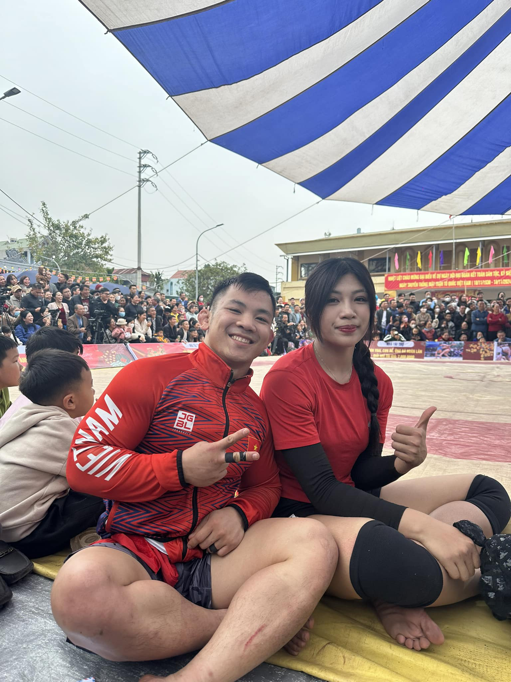 Nhà vô địch Jiujitsu thế giới của Việt Nam kiếm bộn tiền từ giải hội làng, thi đấu với đô vật nữ nổi tiếng mạng xã hội - Ảnh 2.