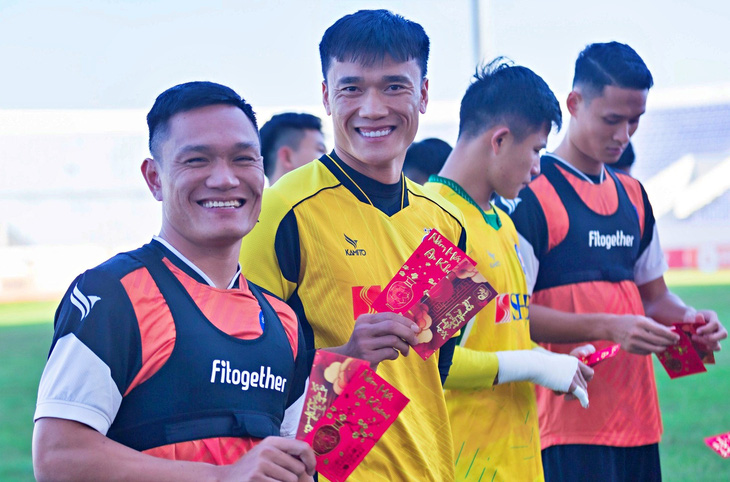 Miễn phí đưa đón và vé xem CLB Đà Nẵng đấu V-League - Ảnh 1.