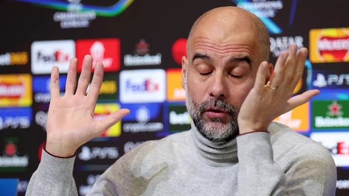 Hình ảnh bất lực thường thấy của Pep Guardiola ở mùa này