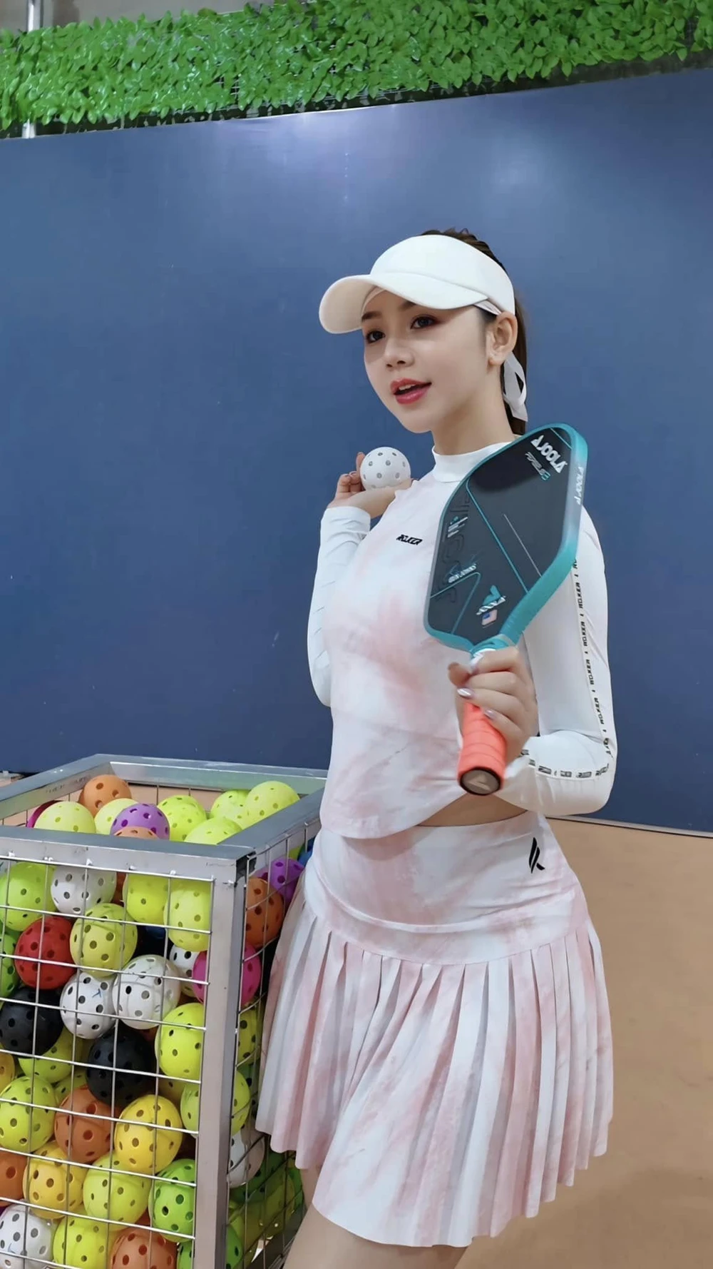 Loạt bí kíp lên đồ siêu hút mắt khi đi chơi pickleball của nữ diễn viên nổi tiếng trên phim Việt giờ vàng - Ảnh 2.