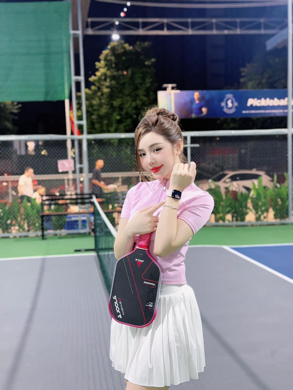 Loạt bí kíp lên đồ siêu hút mắt khi đi chơi pickleball của nữ diễn viên nổi tiếng trên phim Việt giờ vàng - Ảnh 3.