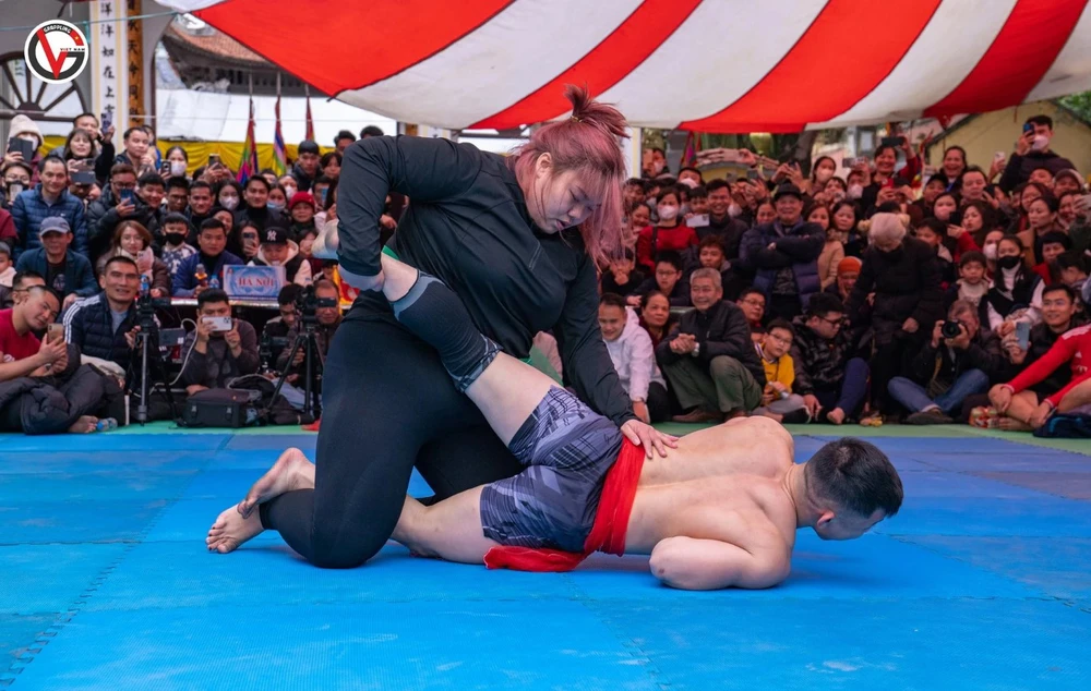 Cô gái 130 kg thắng nhà vô địch Jiujitsu Việt Nam, đối đầu cả đô vật nước ngoài ở hội làng là ai? - Ảnh 2.