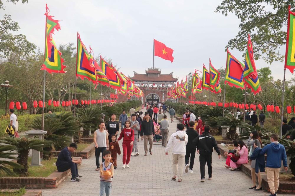 Đầu năm, các điểm du lịch tâm linh tại Thái Bình "hút" khách - Ảnh 3.