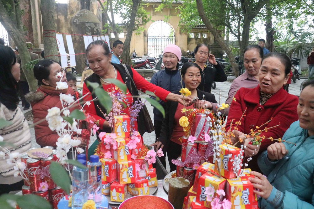 Đầu năm, các điểm du lịch tâm linh tại Thái Bình "hút" khách - Ảnh 4.